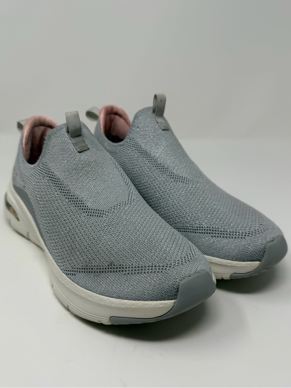 Women’s Skechers Slip-On Knit Sneakers - Light Gray with Pink Lining Sz.7